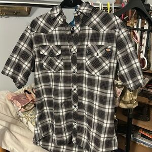 Men’s XL Dickies button up short sleeve.